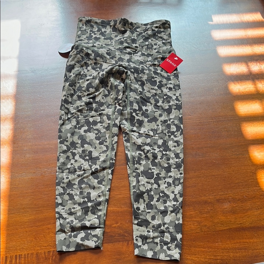 NWT Spanx Camouflage Print 7/8 Booty Boost Pants
